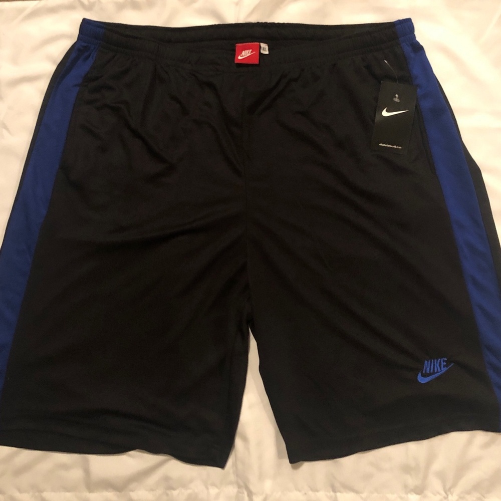NIKE SHORTS